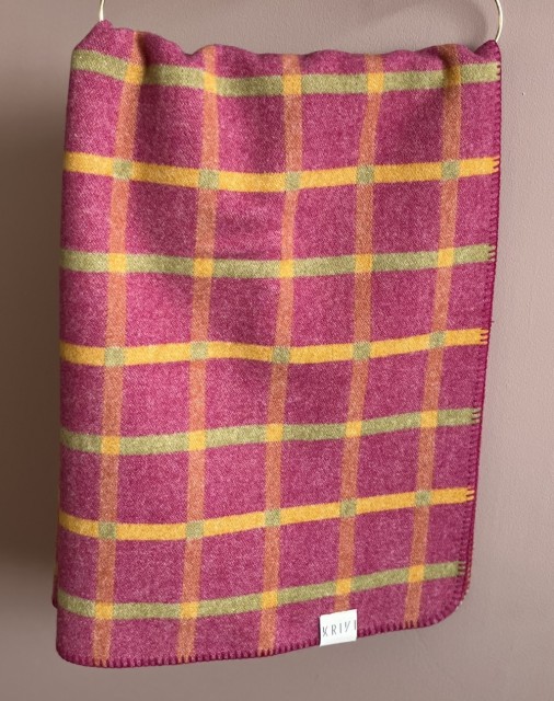 Gull i fargen rosa (70x100)