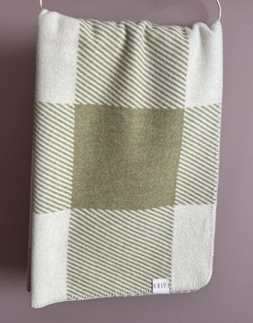 Gneis i fargen mosegrønn (70x100)